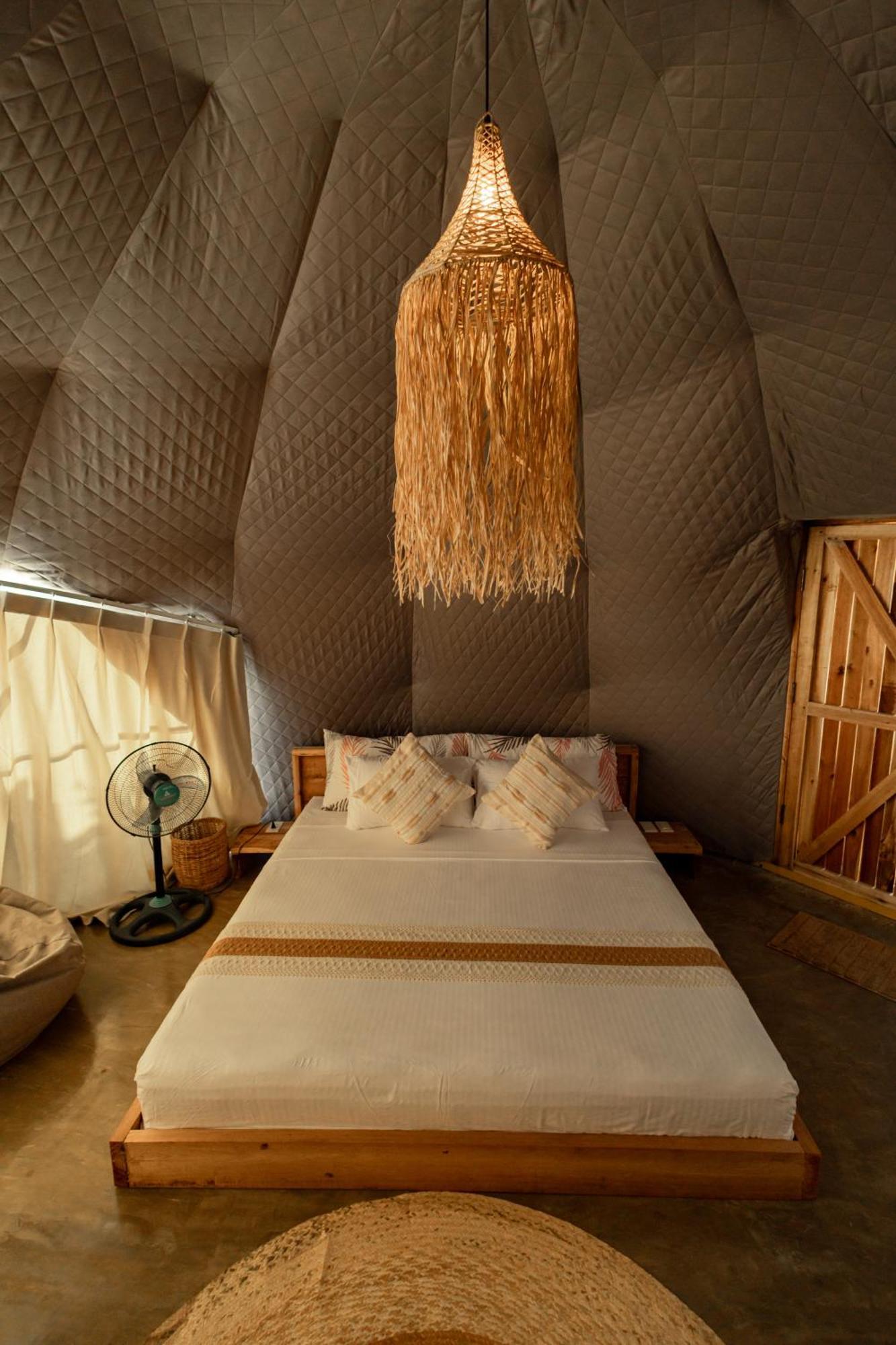 Domes And Dreams Lio Glamping Luxury tent *